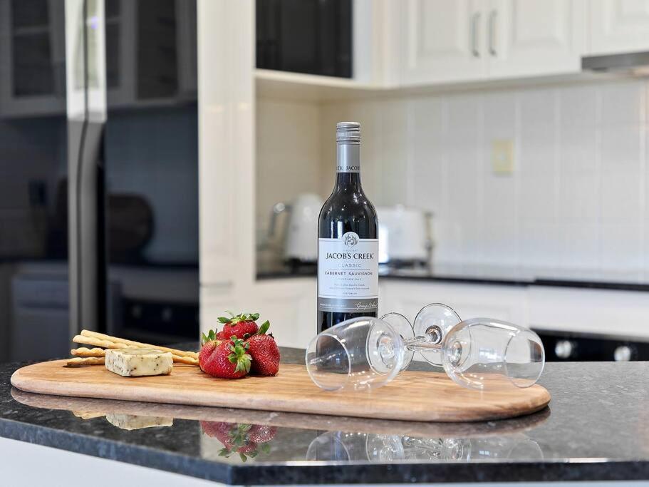 3 Bedroom Cbd Waterfront Luxury Cairns
