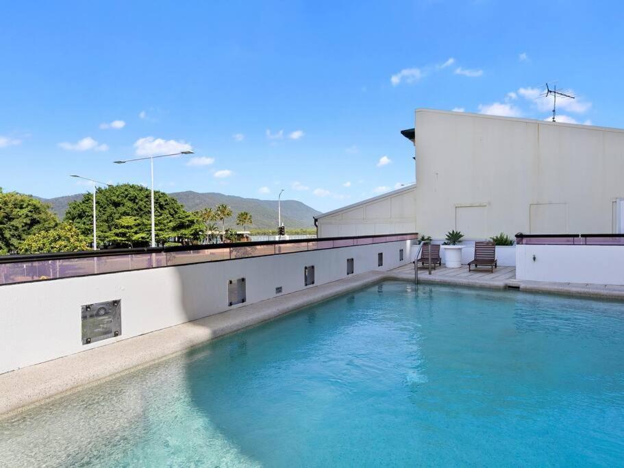 3 Bedroom Cbd Waterfront Luxury Cairns