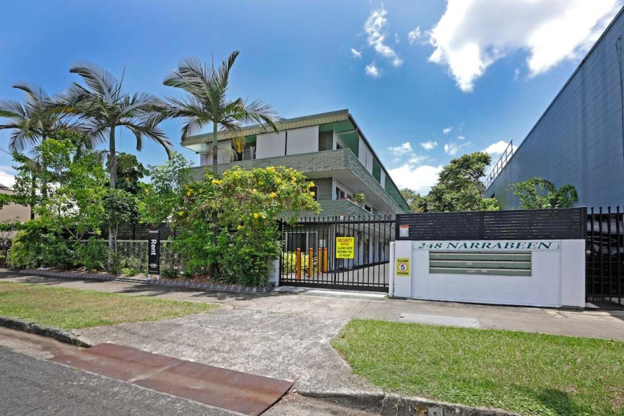 Ground Floor Easy Unit Close To 4 * Cairns