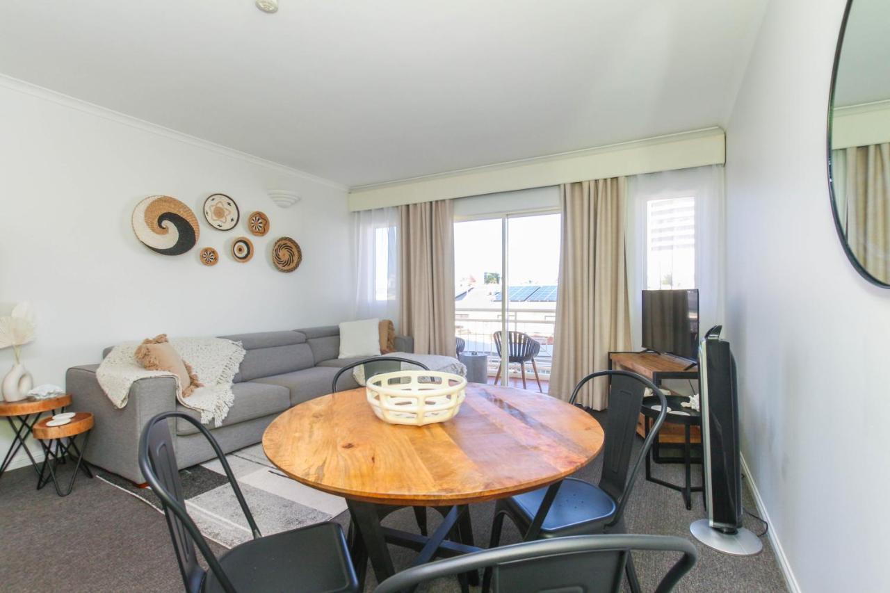 Inner One Bedroom With Pool View 22 Cairns