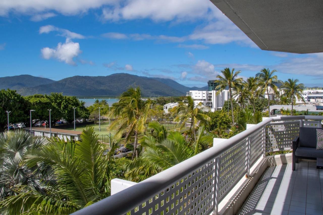 Luxury Waterview Cairns