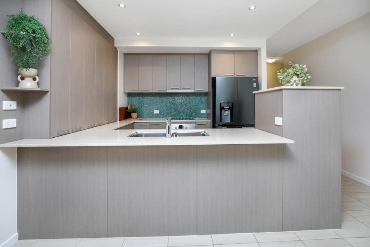 Stylish Park View 103 Apartment *
