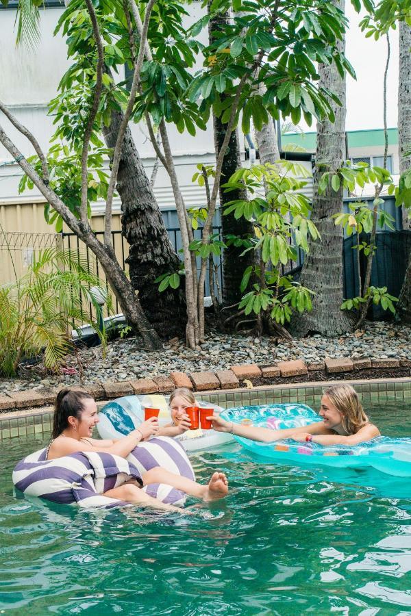 Hostel Mad Monkey Village *