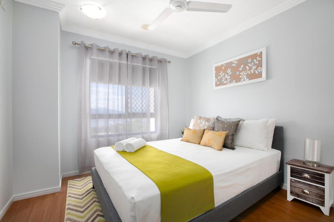 604 Chic With Water Views Cairns