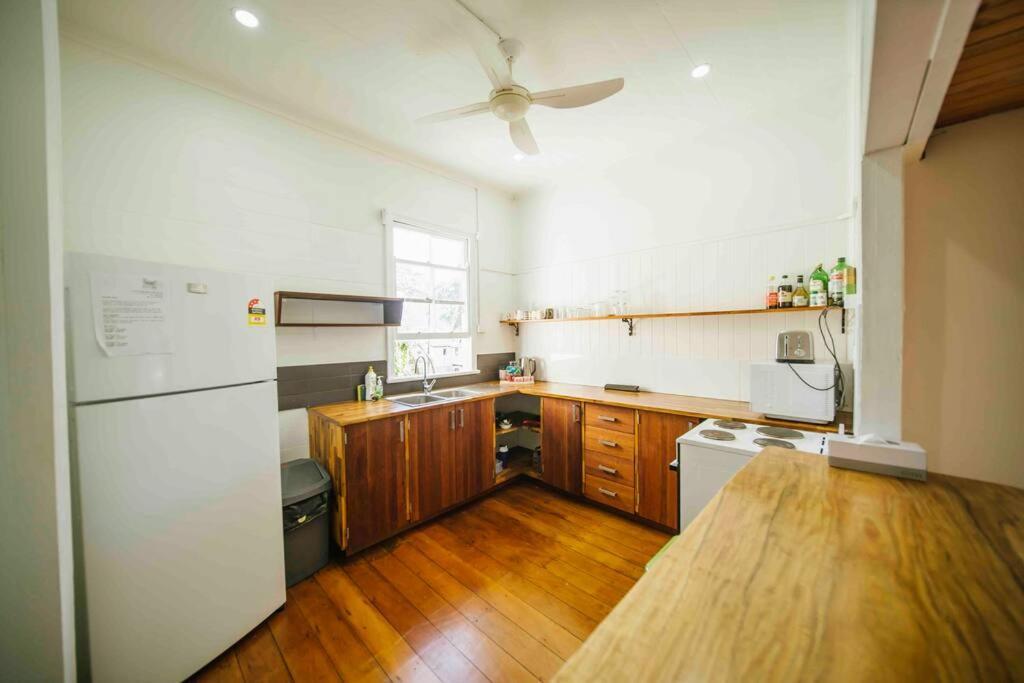 6 Bedroom + 2 Bath // *