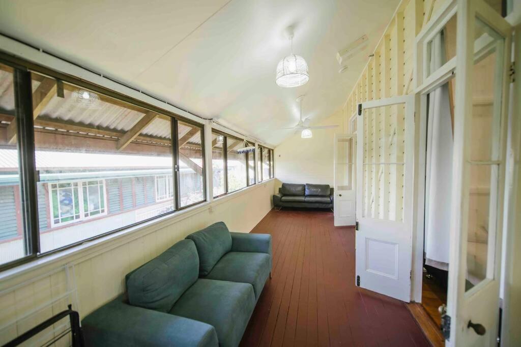 Apartment 6 Bedroom + 2 Bath // Cairns