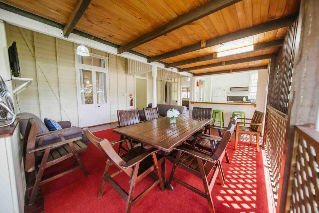 6 Bedroom + 2 Bath // Apartment Cairns