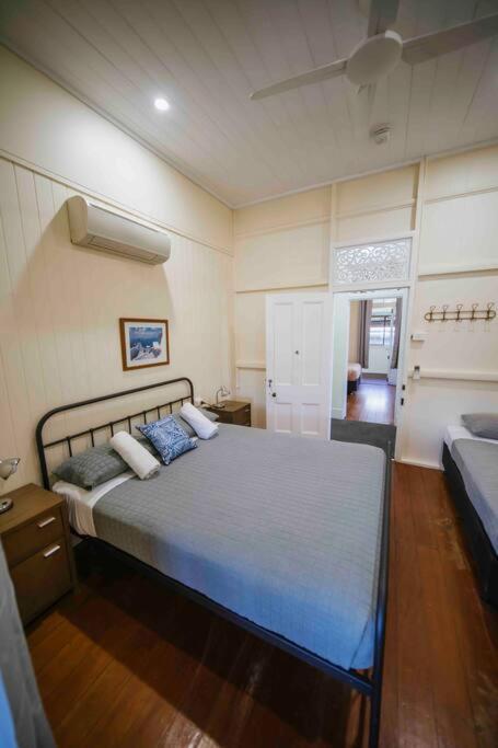 6 Bedroom + 2 Bath // Apartment