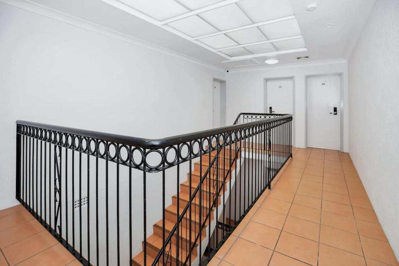 Apartment Mediterranean Style Close To The 16 Cairns