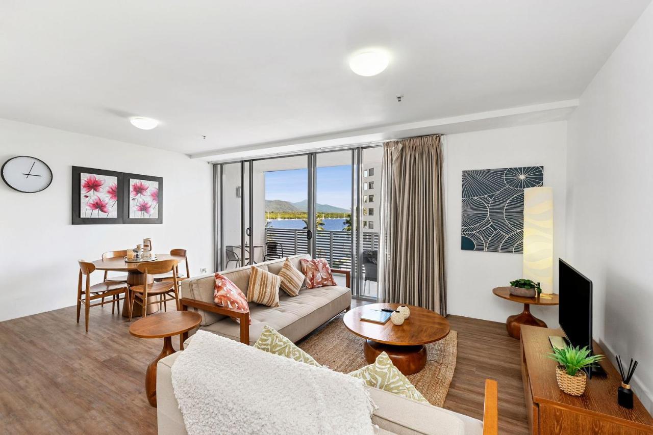 Aqua Vista @ Harbour Lights Apartment *