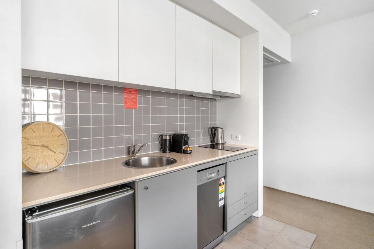 Apartment 703 Harbour Lights With Water Views Cairns