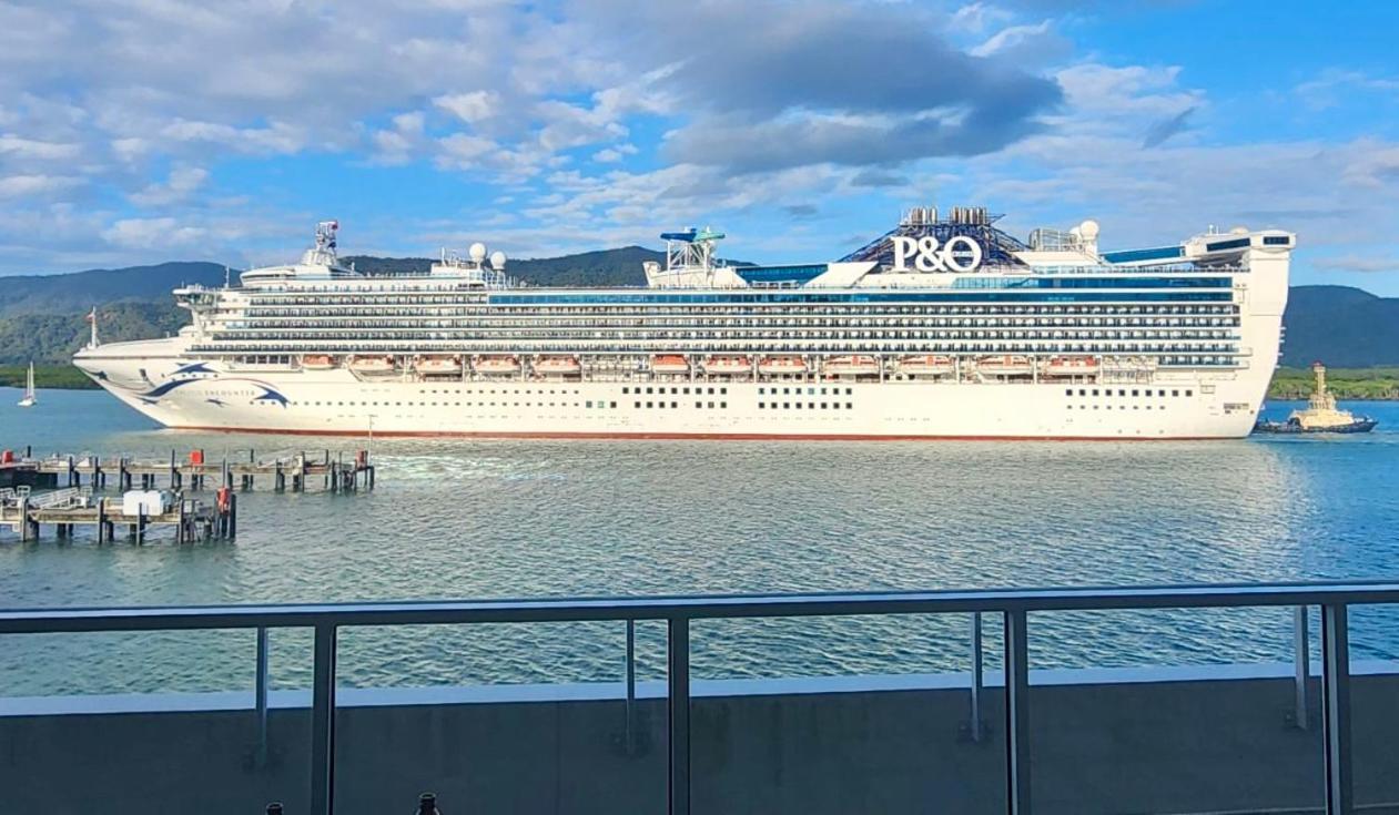 Waterfront Luxury At Harbourlights Cairns