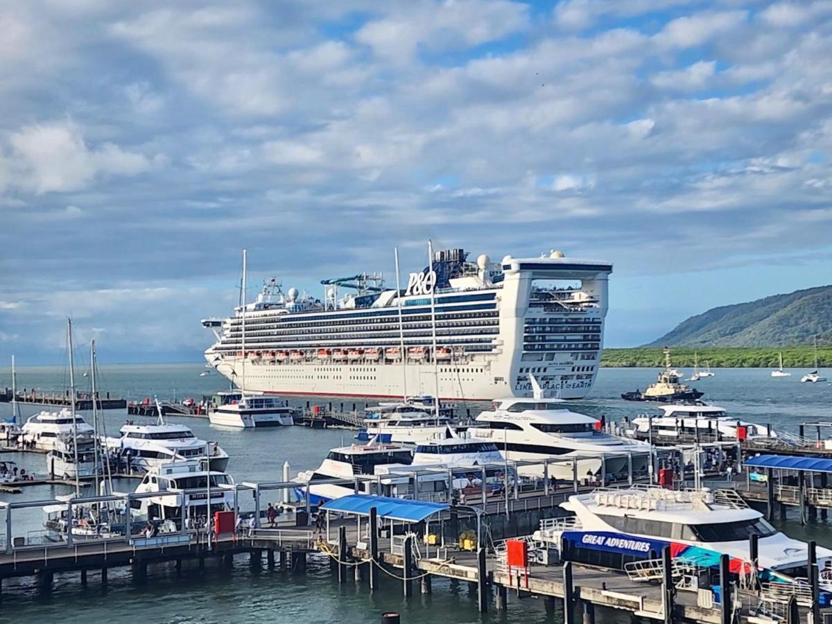 Waterfront Luxury At Harbourlights * Cairns