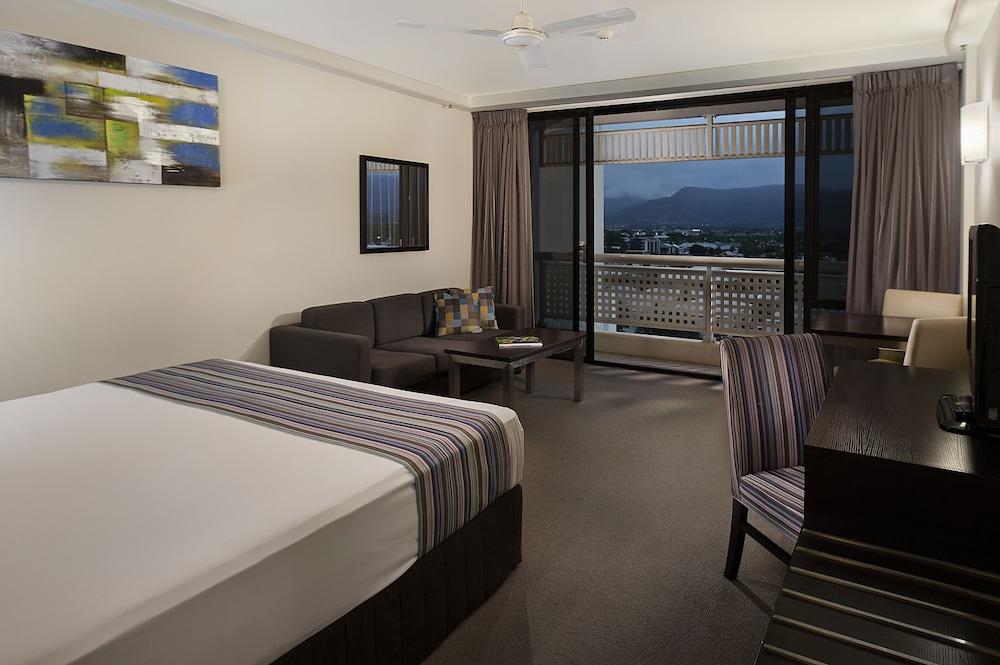 Rydges Esplanade Cairns