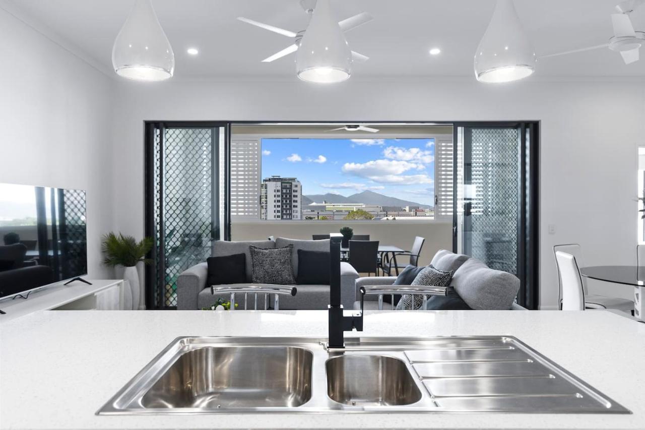 Mountain Air And Modern Flair 'your Getaway' Apartment Cairns