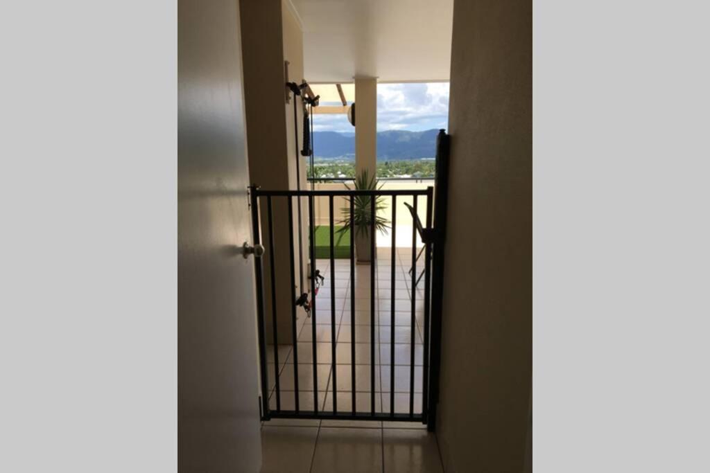 Apartment Penthouse - Private Rooftop Outdoor Gym, & Tv Area With Sunset & Mountain Views Cairns