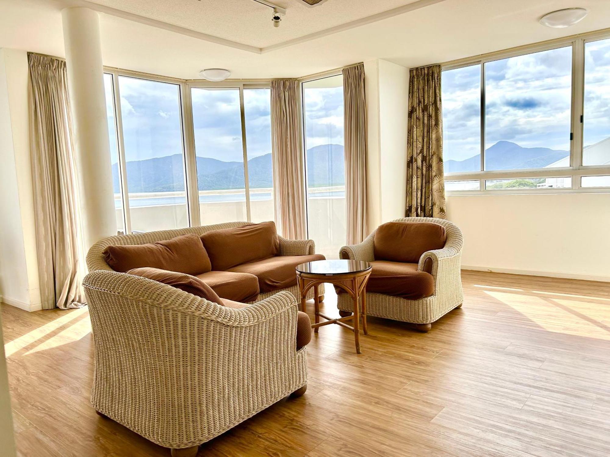 Acacia Court 4*