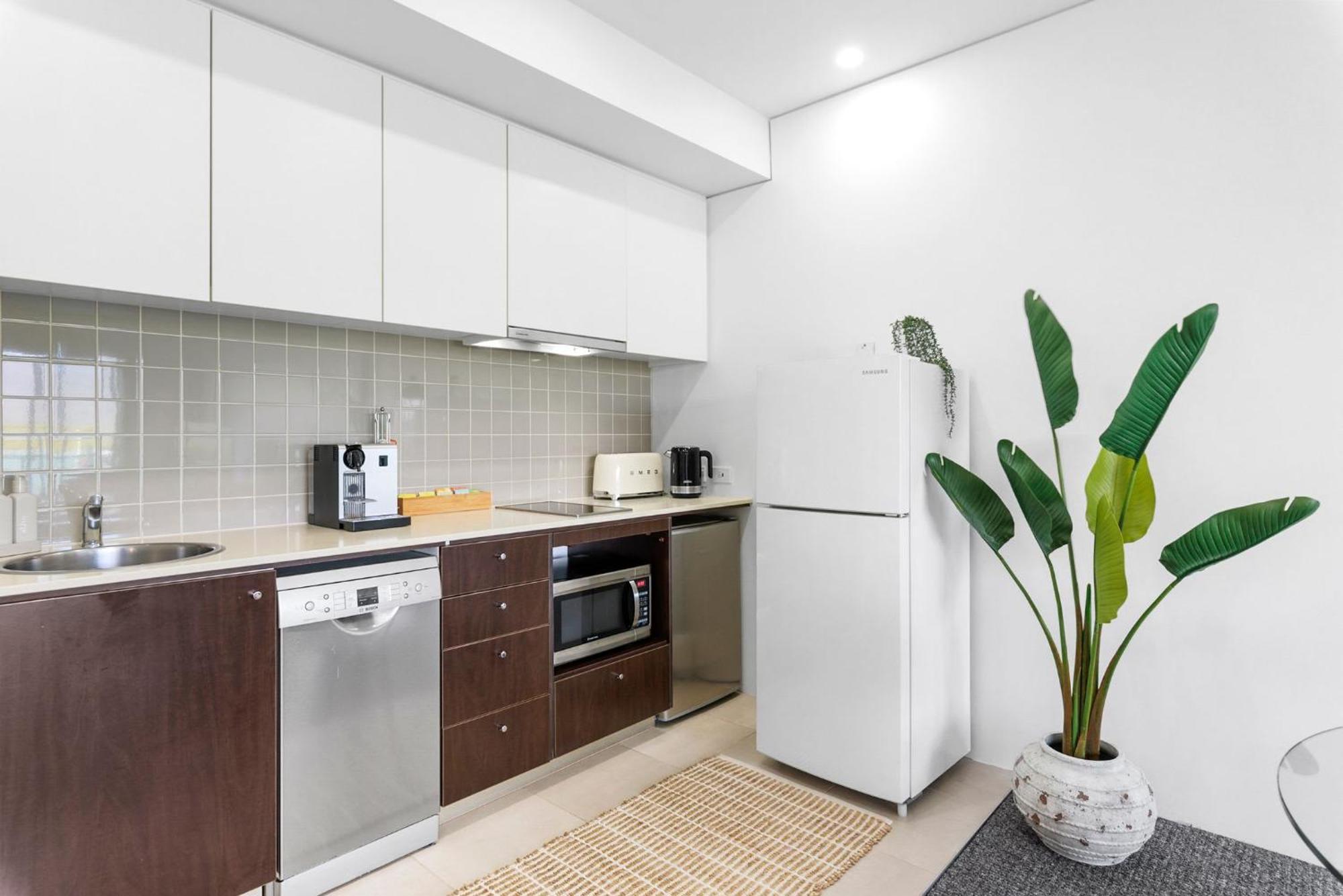 Lux Waterfront - Prime Location Pool Gym & Sauna * Cairns
