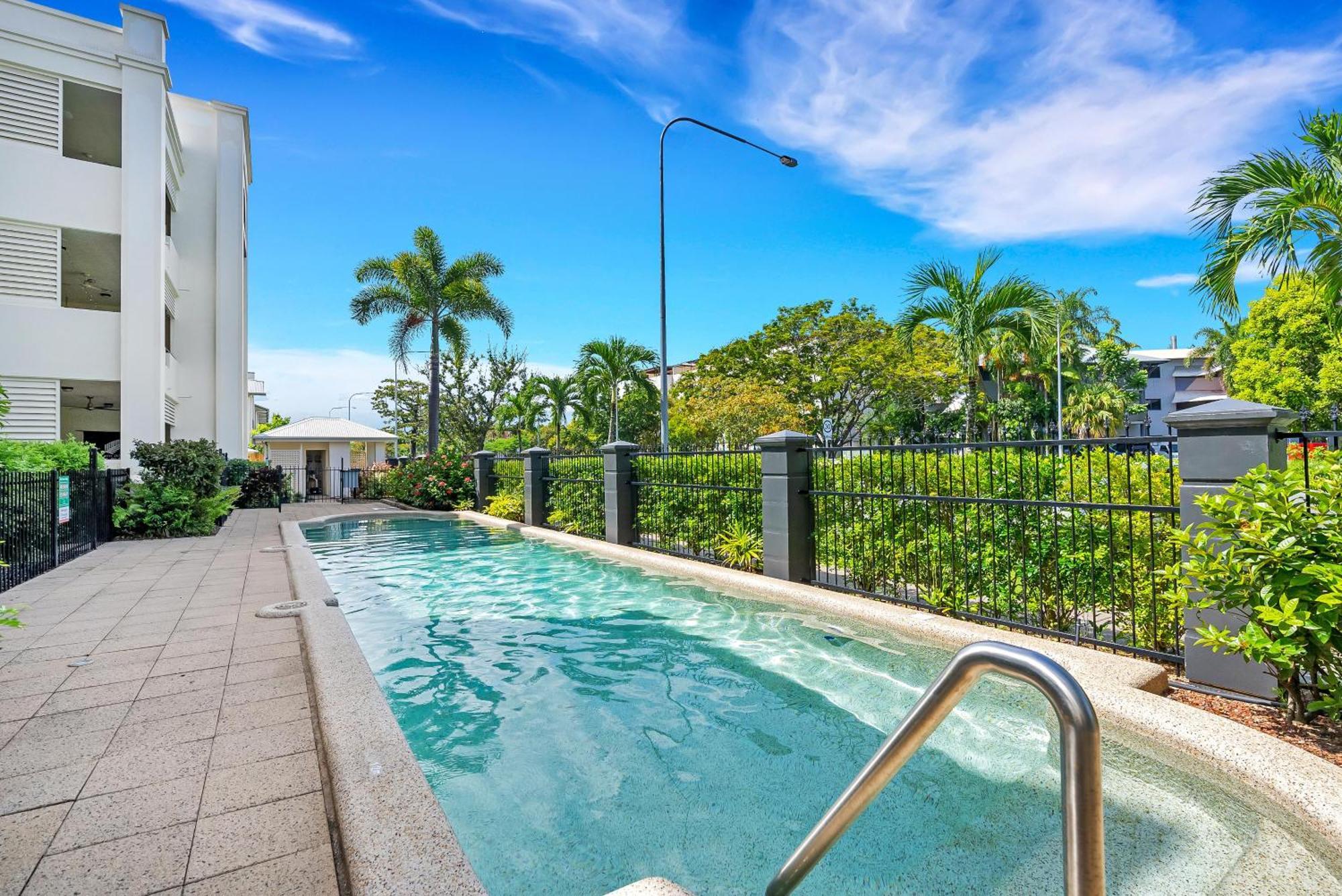 Apartment Cozy 3-bedroom Oasis With Pool Access In *