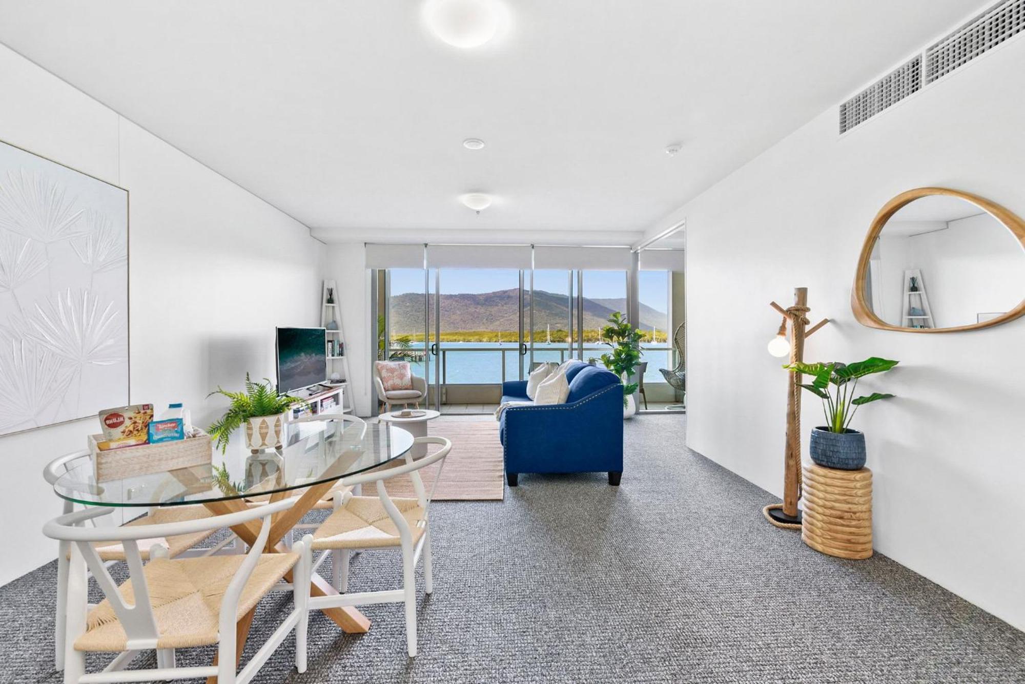 Lux Waterfront - Prime Location Pool Gym & Sauna Apartment Cairns