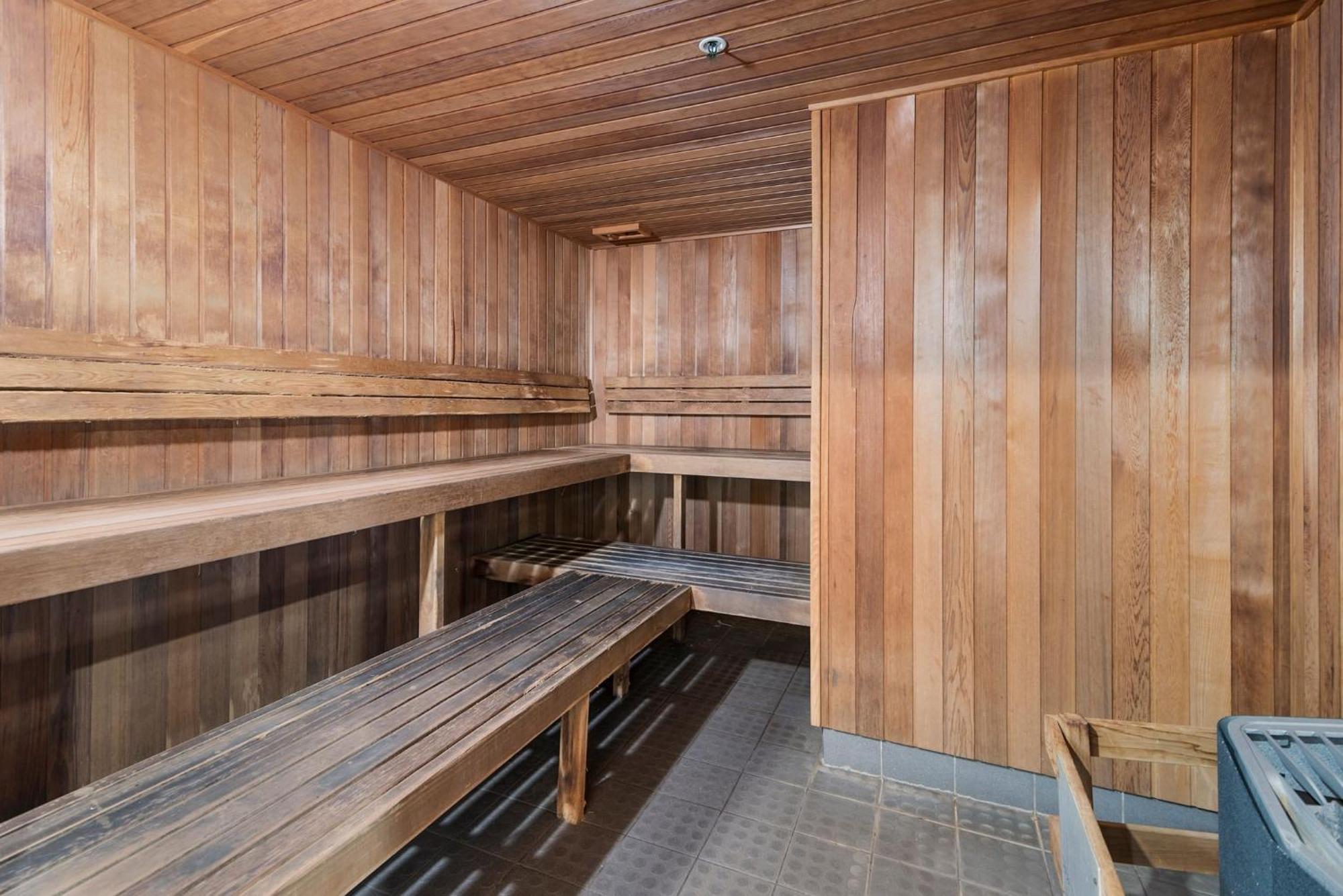 Lux Waterfront - Prime Location Pool Gym & Sauna Apartment Cairns