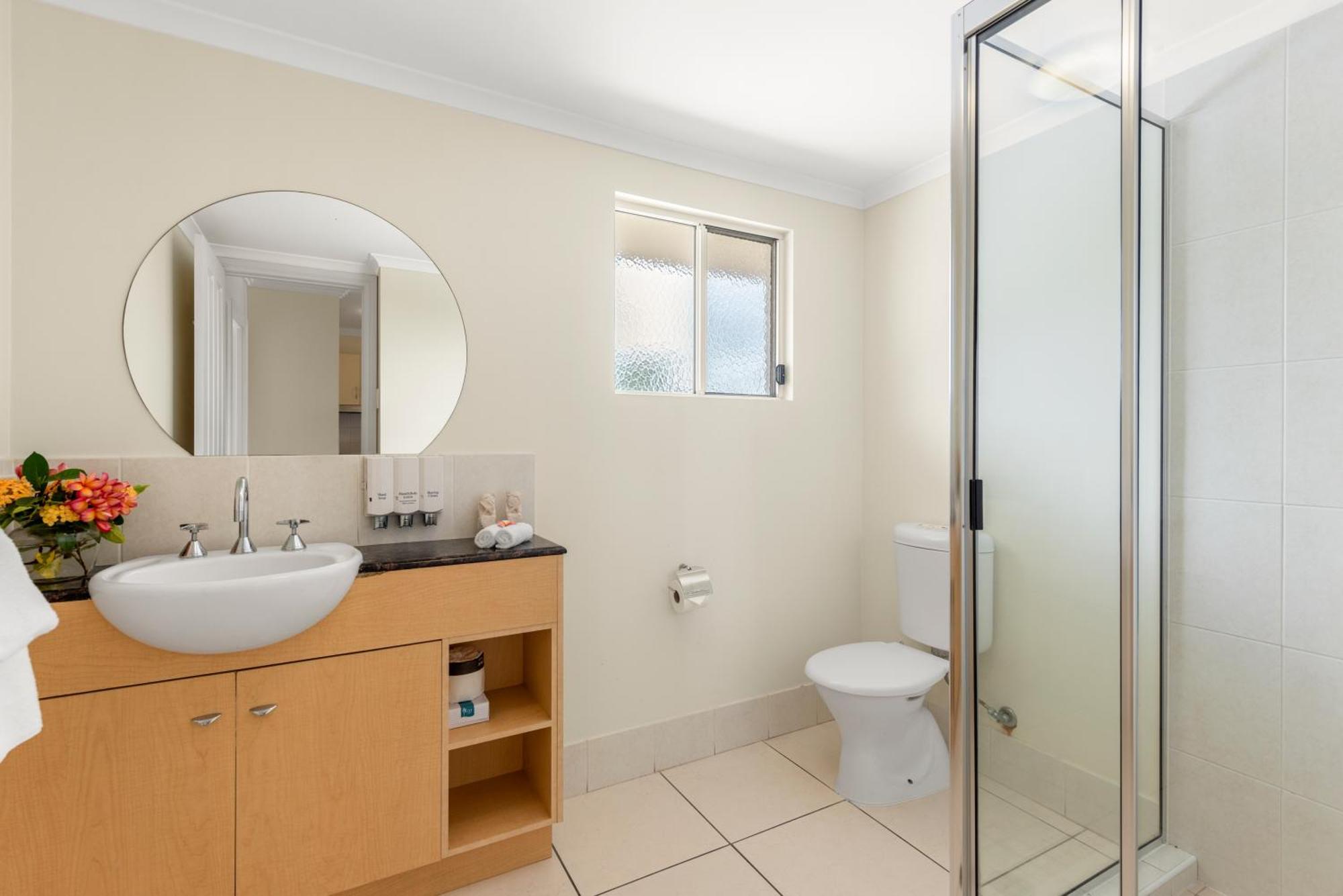 Bay Village Tropical Retreat &