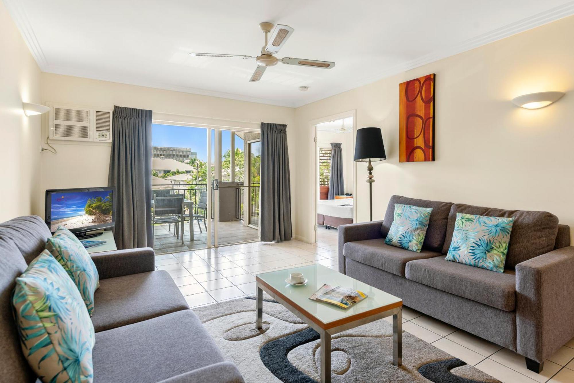 Bay Village Tropical Retreat & 3* Cairns