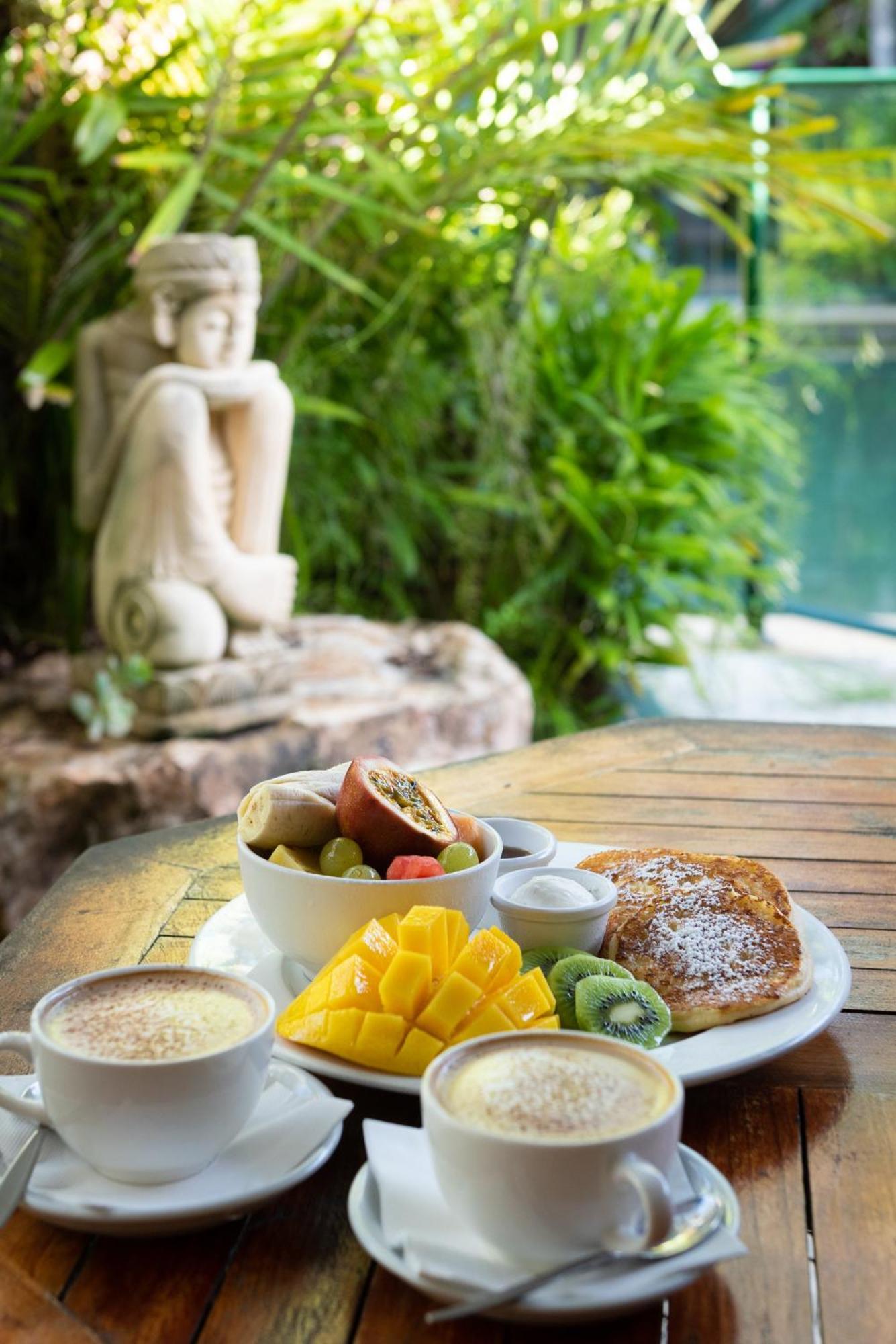 Bay Village Tropical Retreat & Aparthotel Cairns
