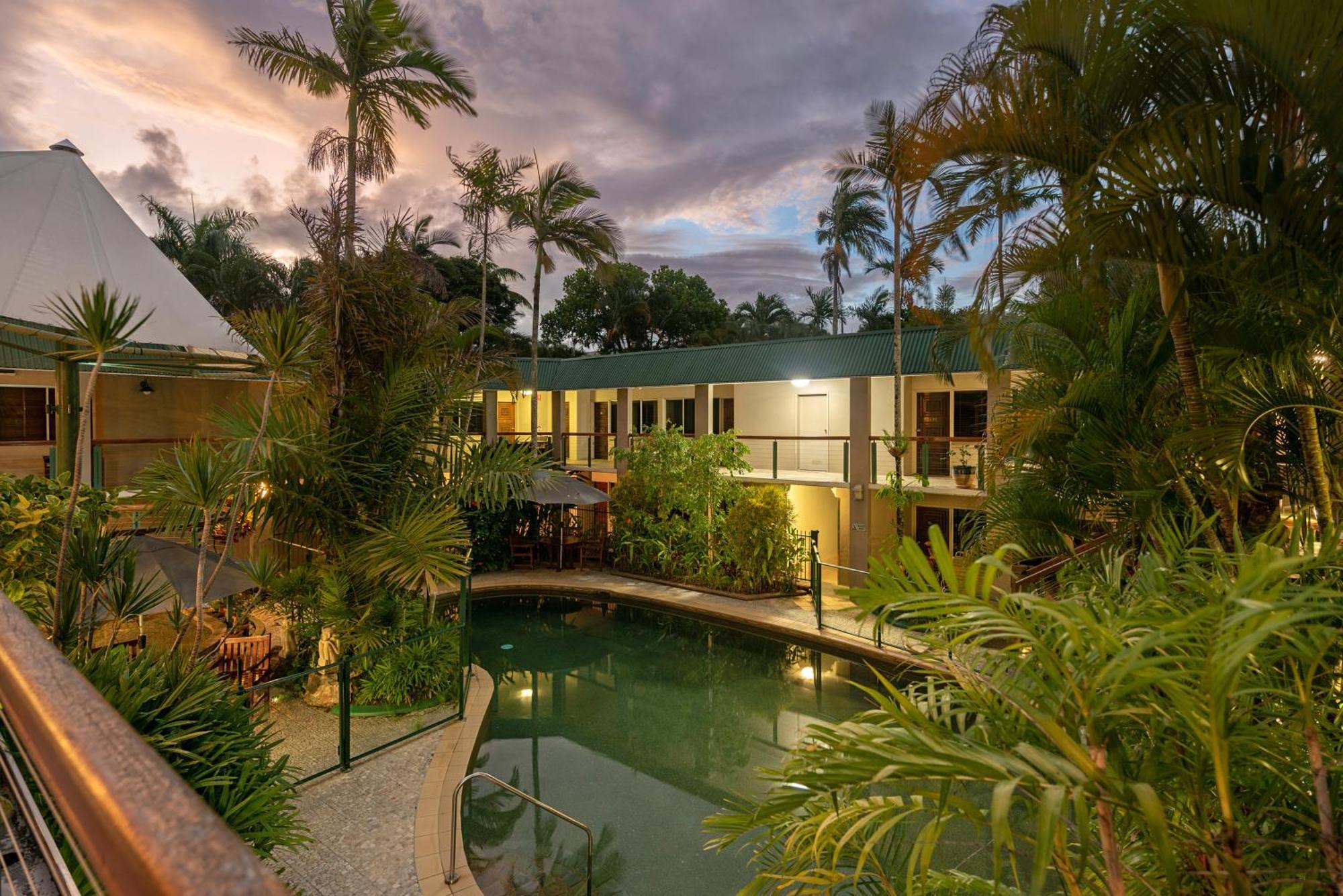 Bay Village Tropical Retreat & Cairns
