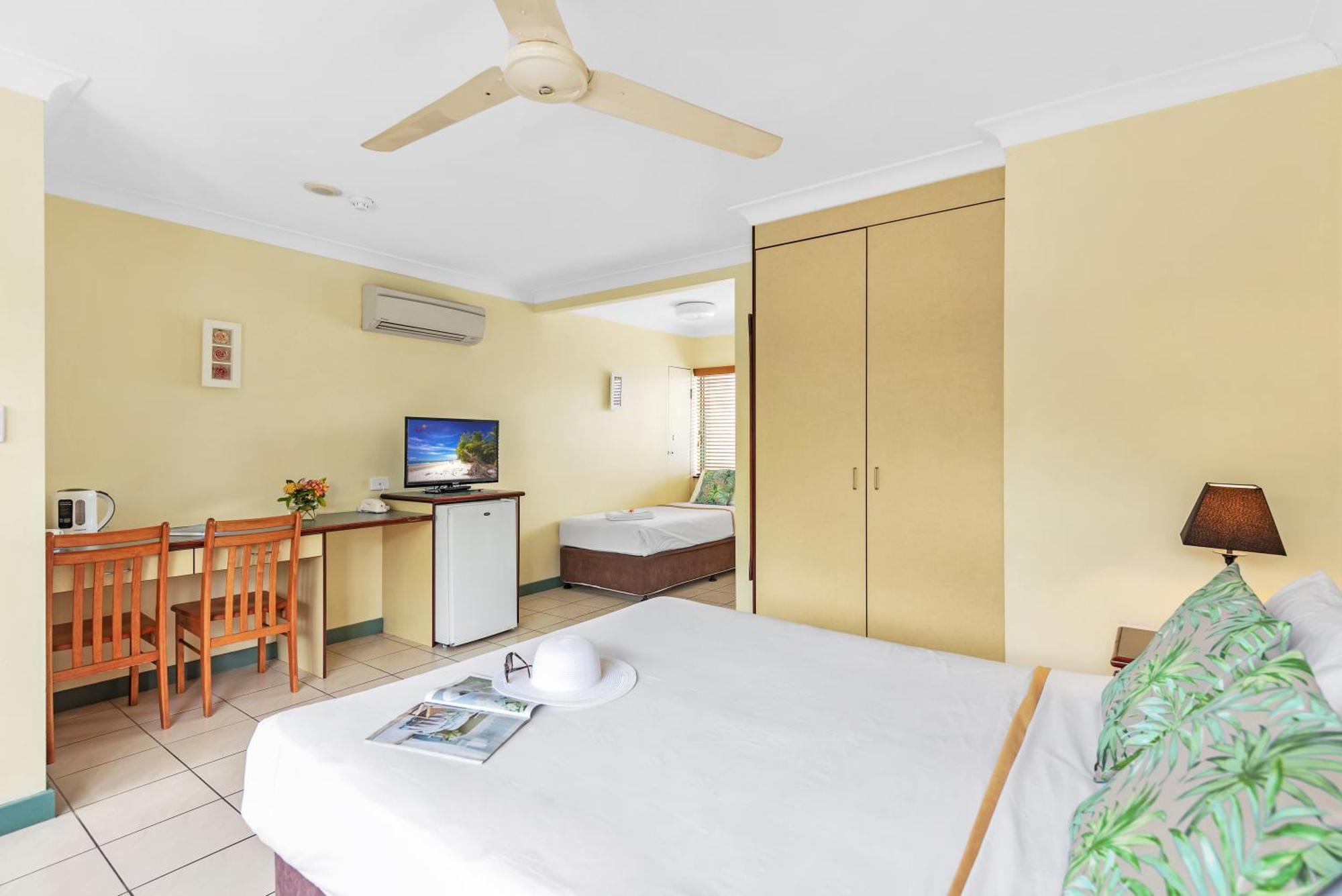 Bay Village Tropical Retreat & 3* Cairns