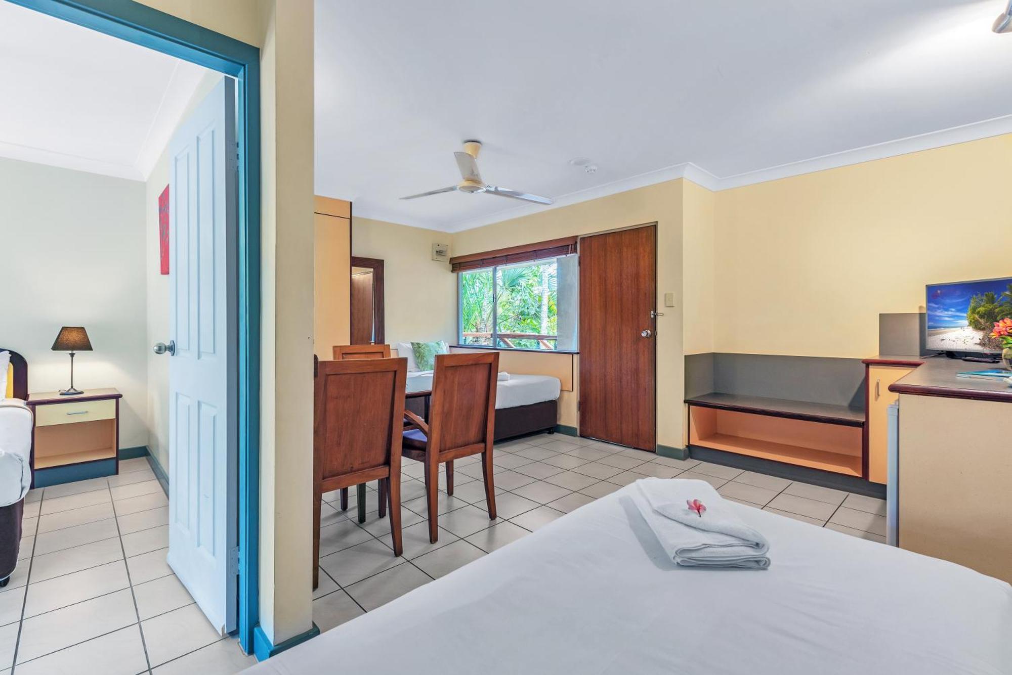 Aparthotel Bay Village Tropical Retreat & 3*