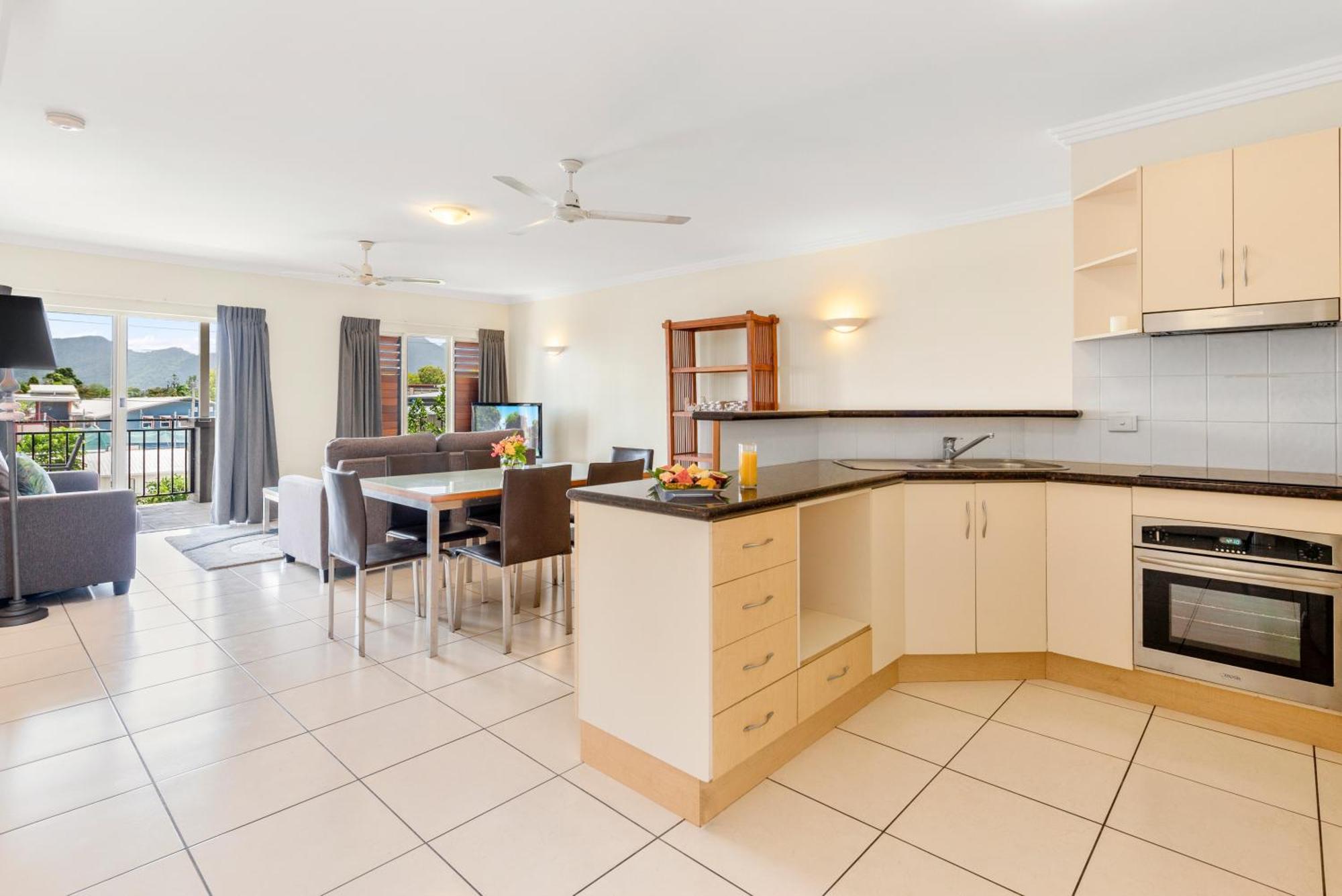Aparthotel Bay Village Tropical Retreat & Cairns