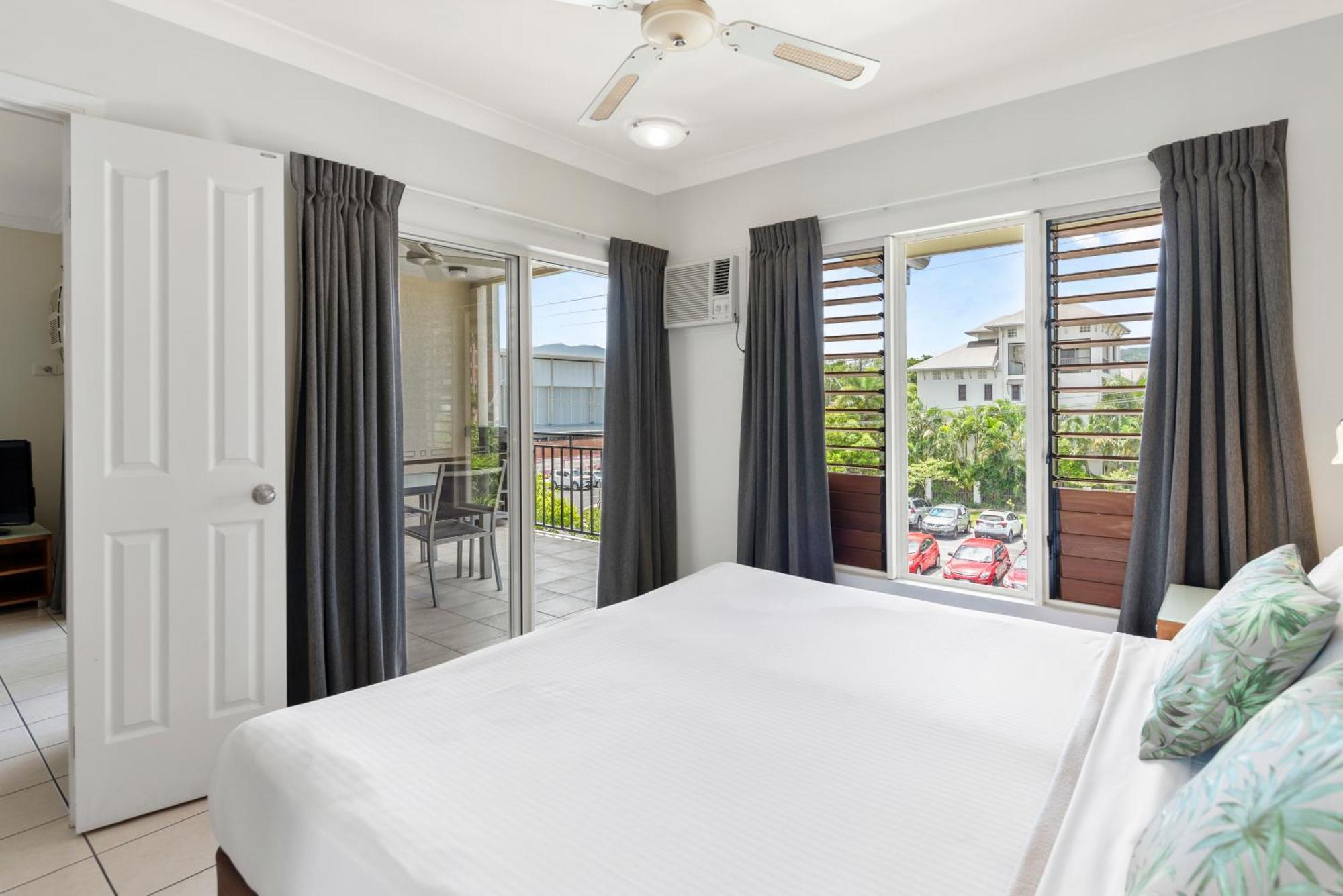 Bay Village Tropical Retreat & Aparthotel Cairns