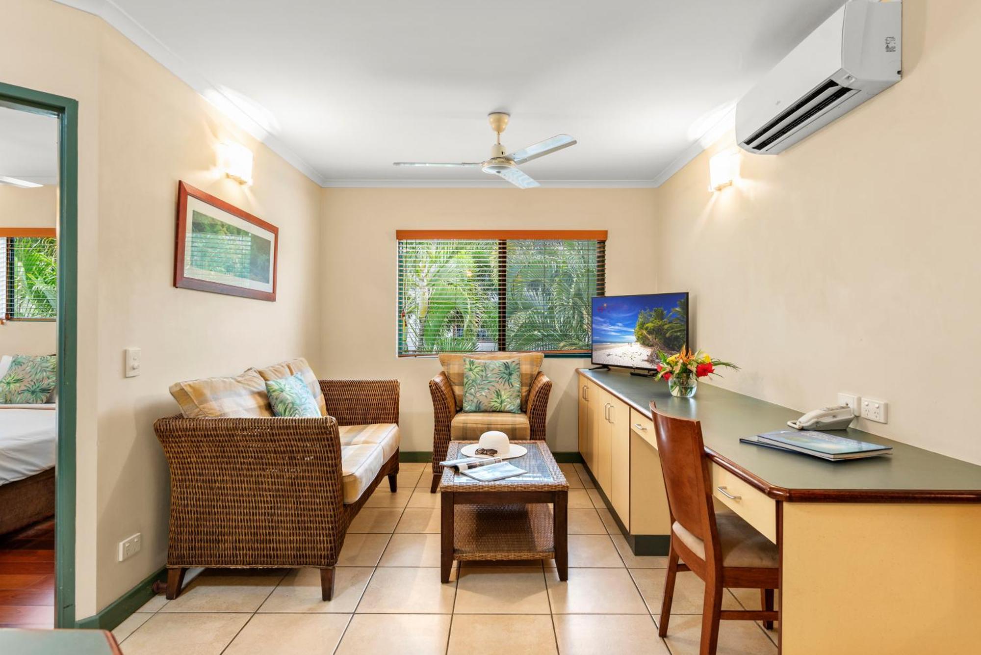 Bay Village Tropical Retreat & Cairns
