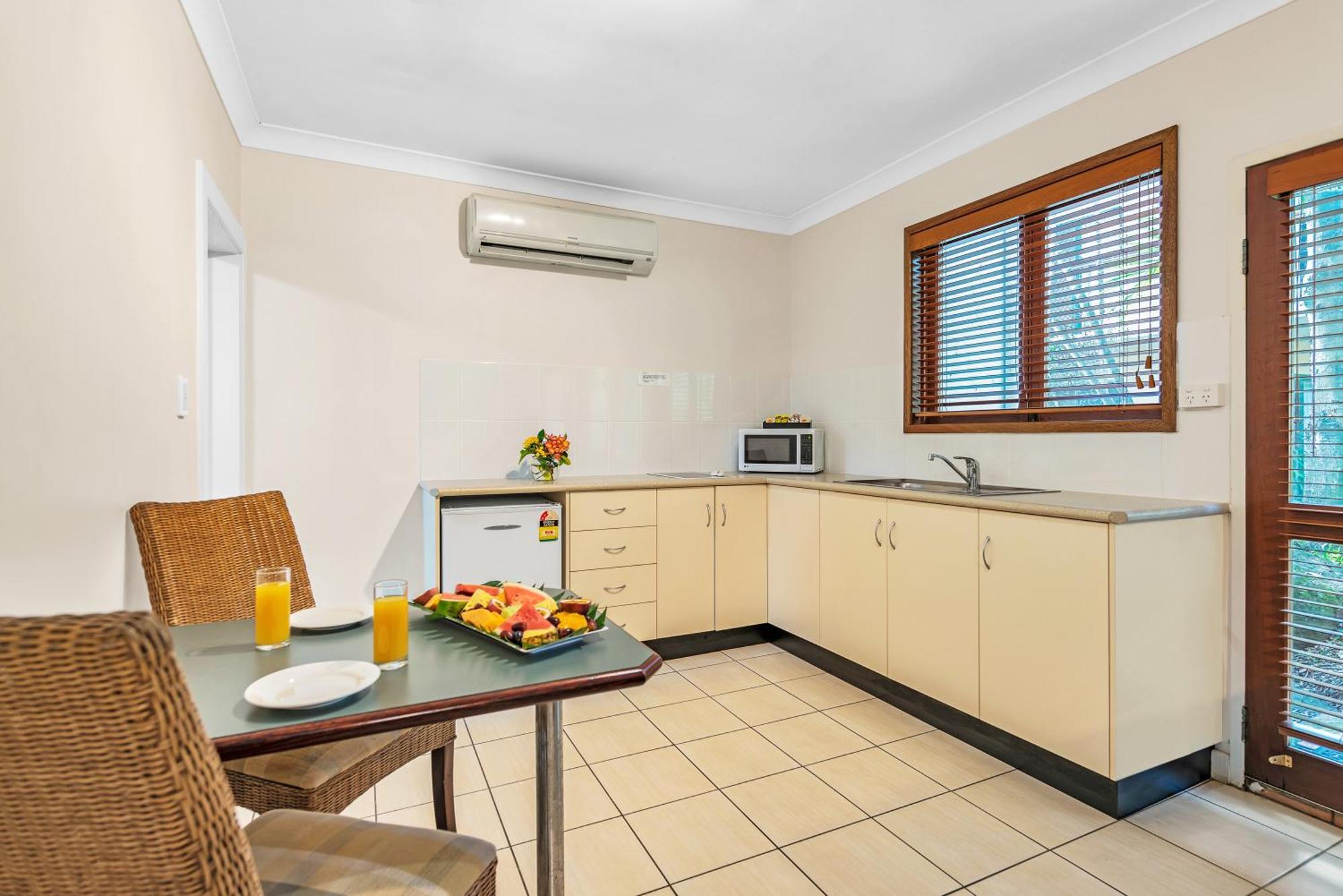 Bay Village Tropical Retreat & Aparthotel Cairns