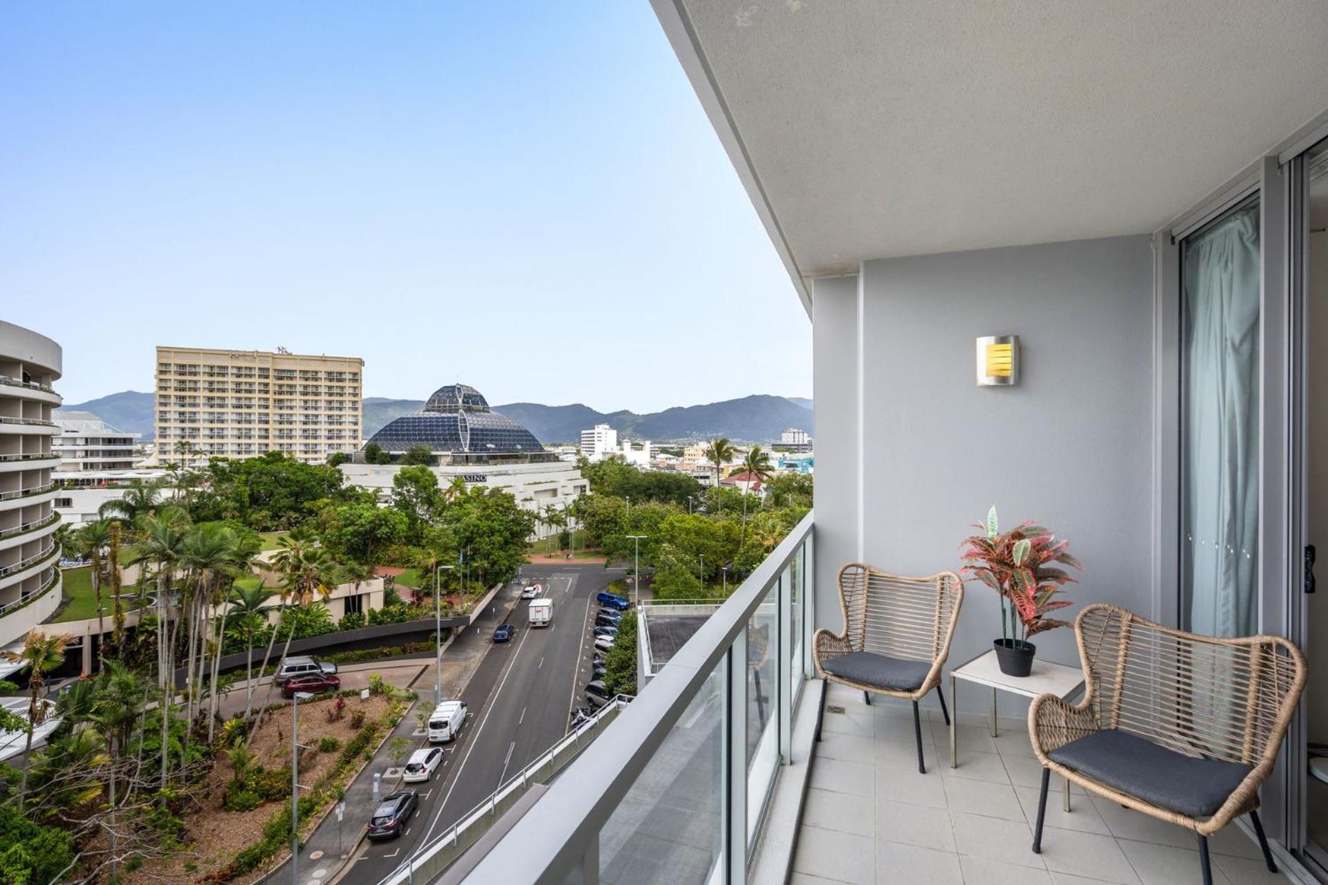703 Harbour Lights With Water Views * Cairns