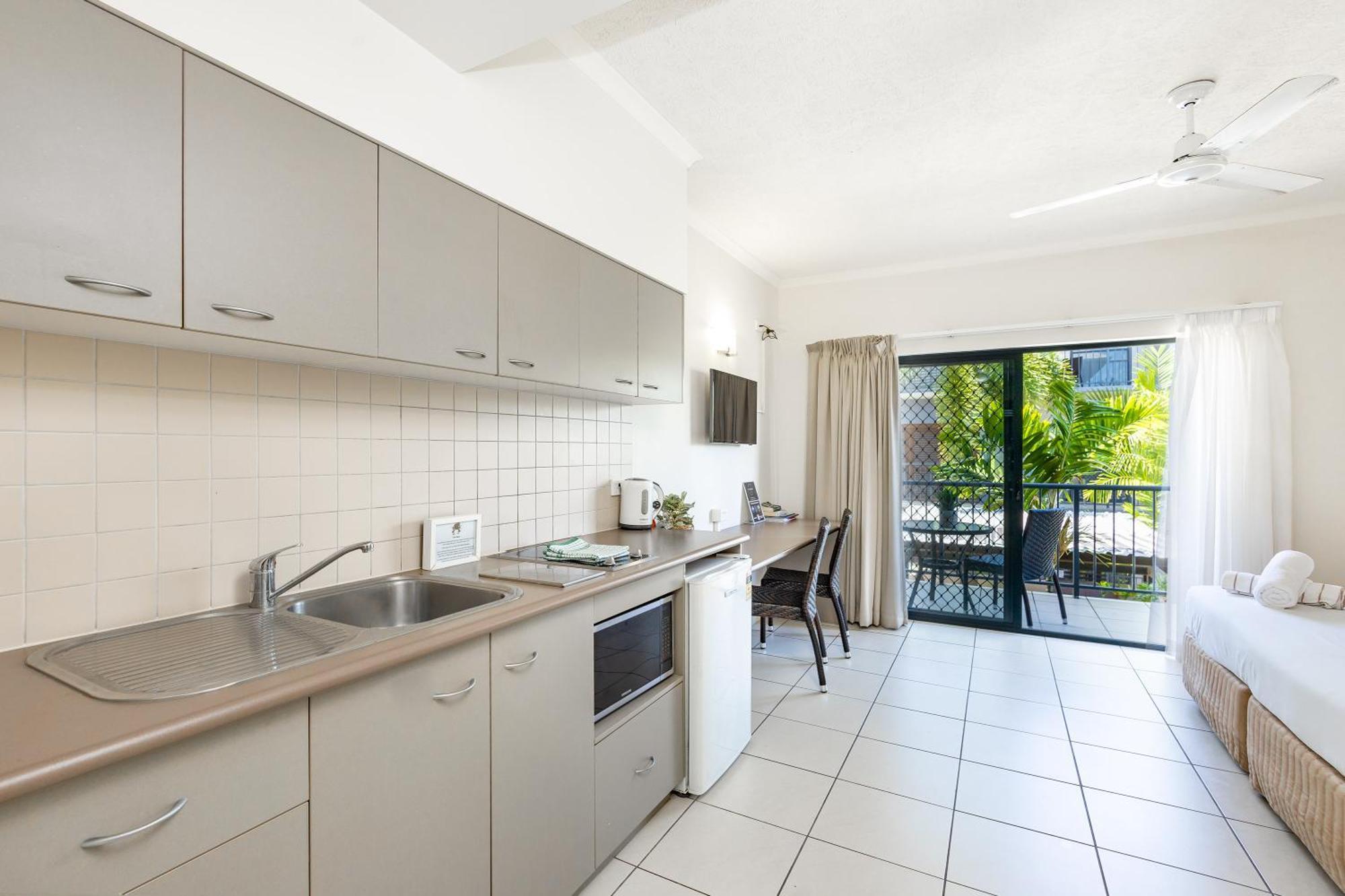City Oasis King Bed Studio; Pool & Bbq Cairns