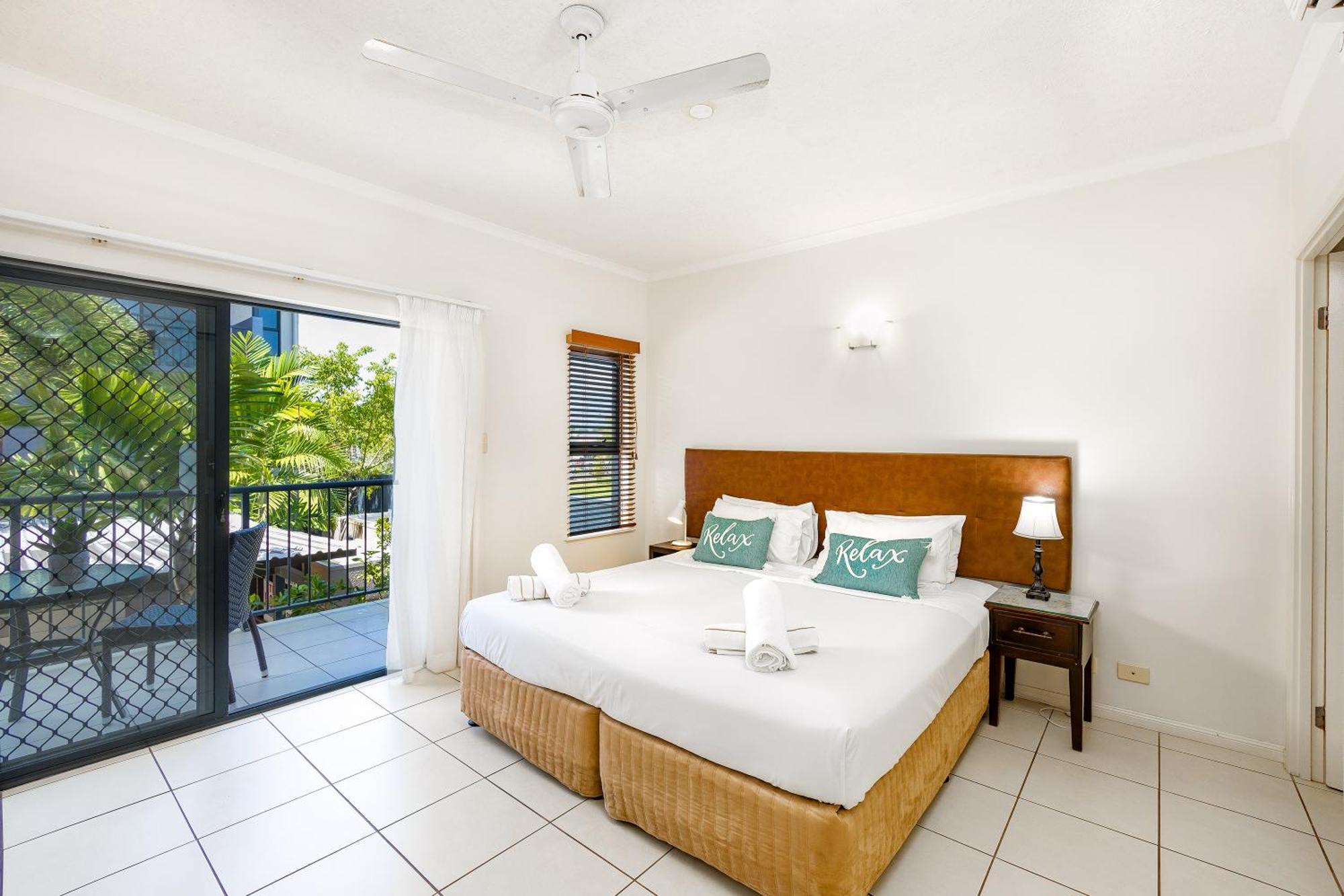 City Oasis King Bed Studio; Pool & Bbq Apartment