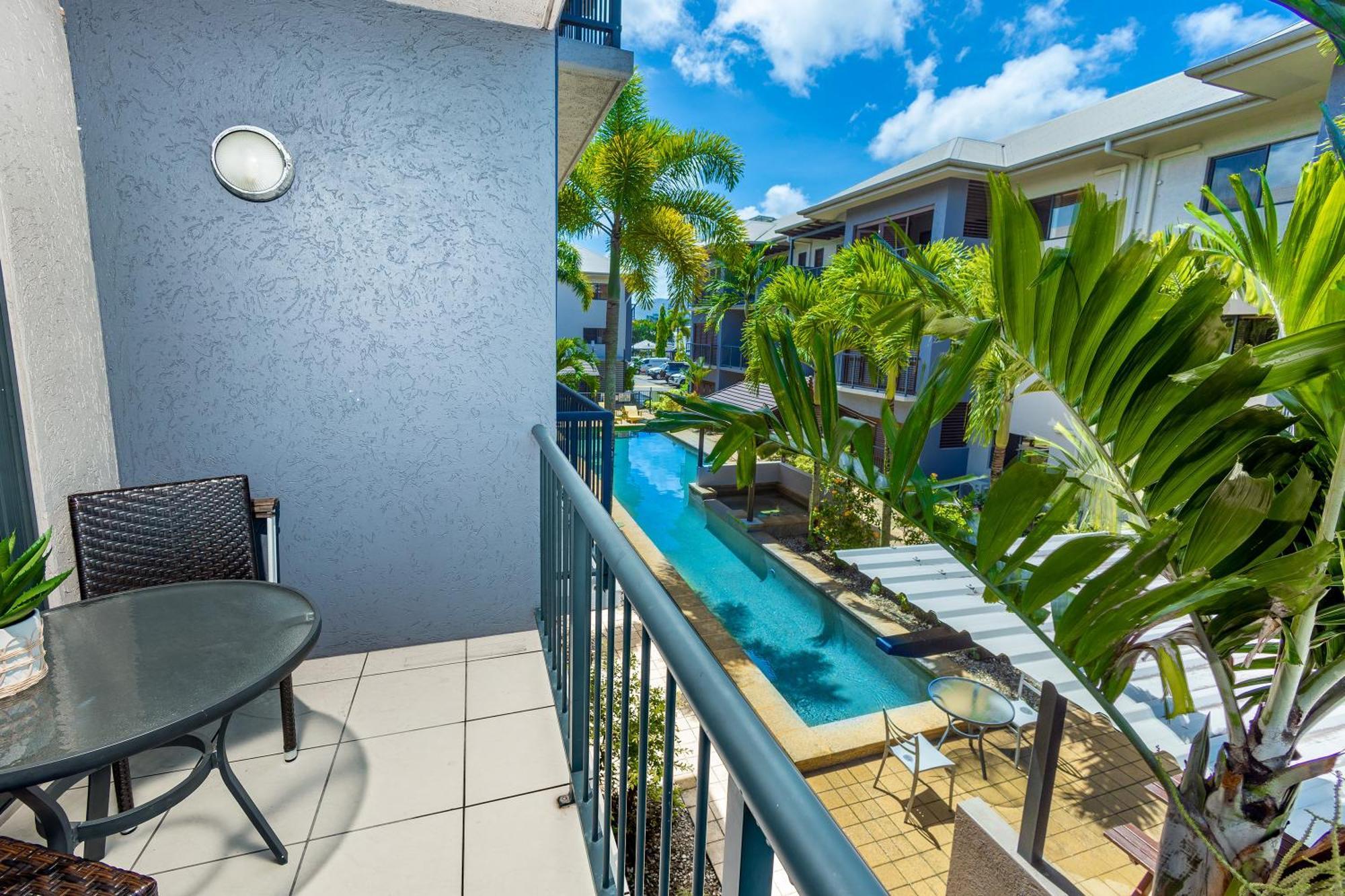 City Oasis King Bed Studio; Pool & Bbq Apartment