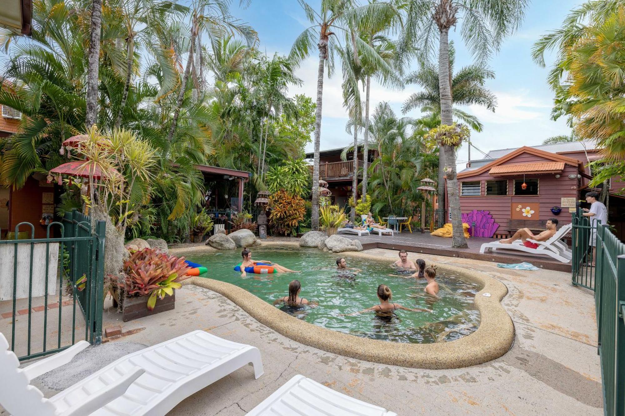 Hostel Travellers Oasis Cairns