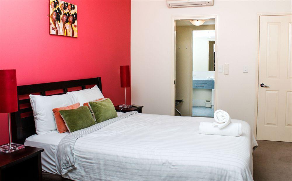 North Cove Waterfront Aparthotel 4*
