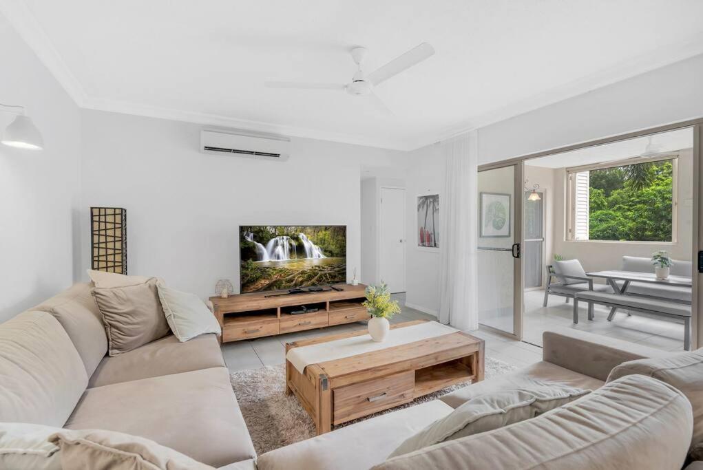 2br The Lakes Escape, 4 Pools 5 Min Airport *