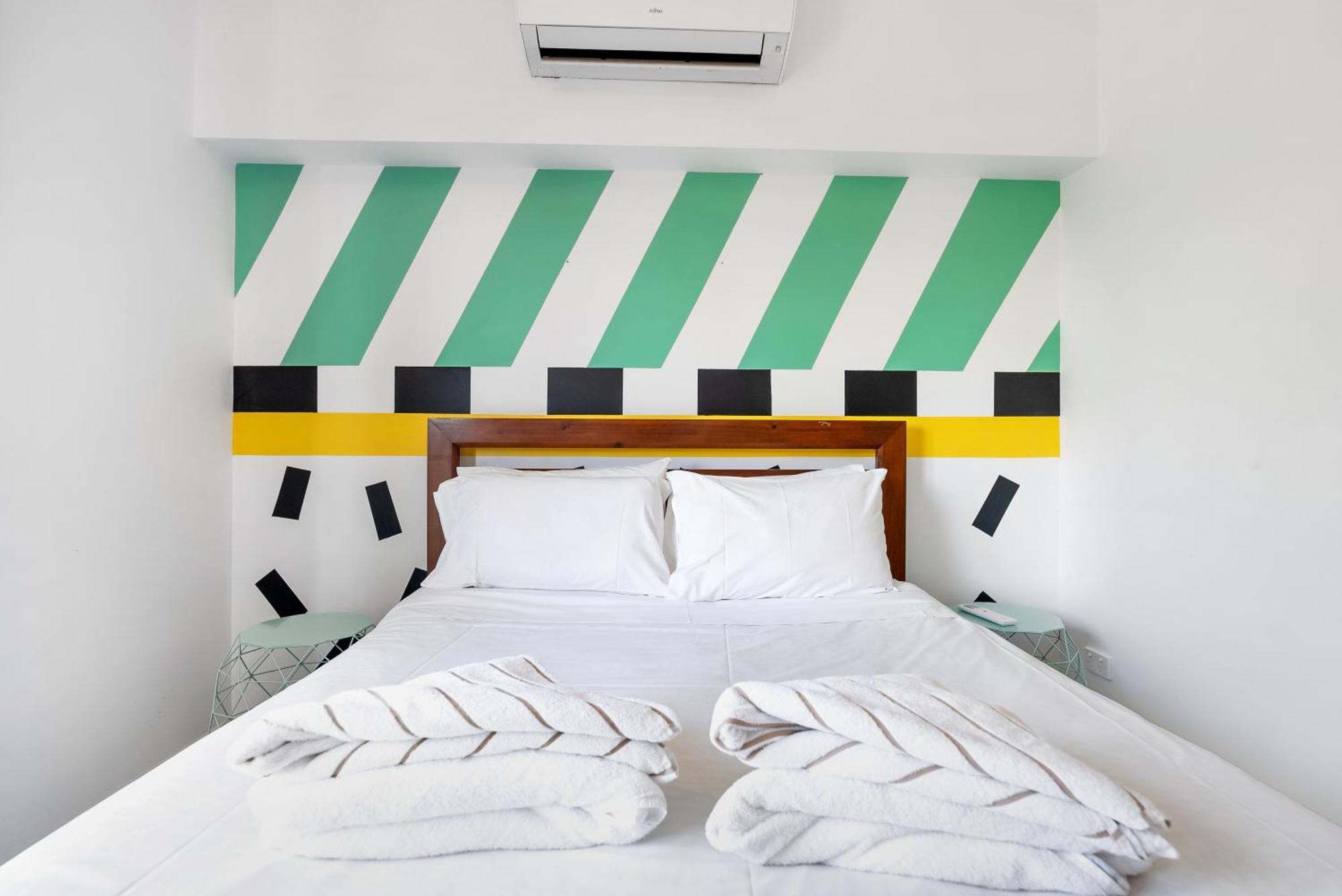 The Loft - Trendy Coastal Charm With Pool Apartment Cairns