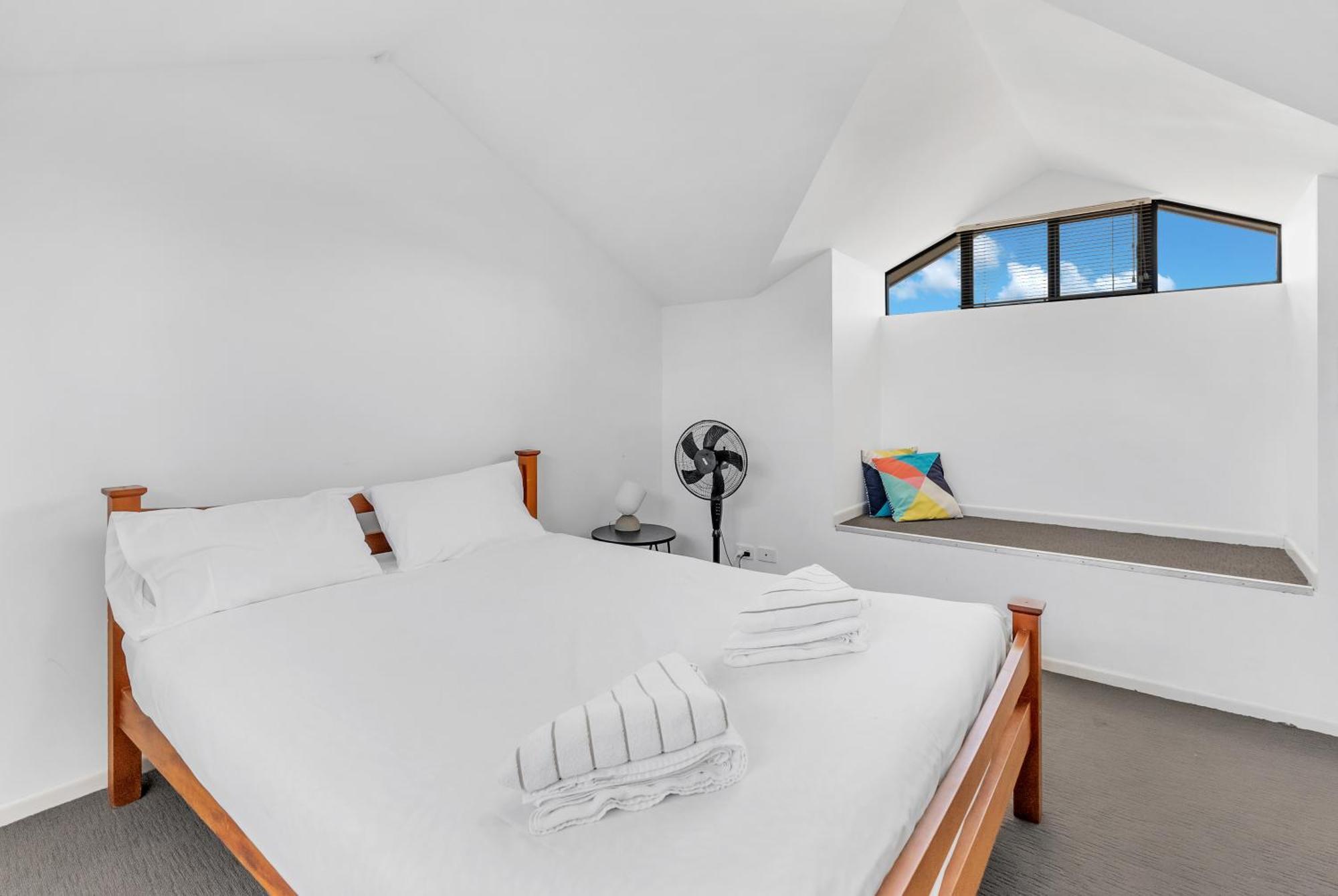 Apartment The Loft - Trendy Coastal Charm With Pool Cairns
