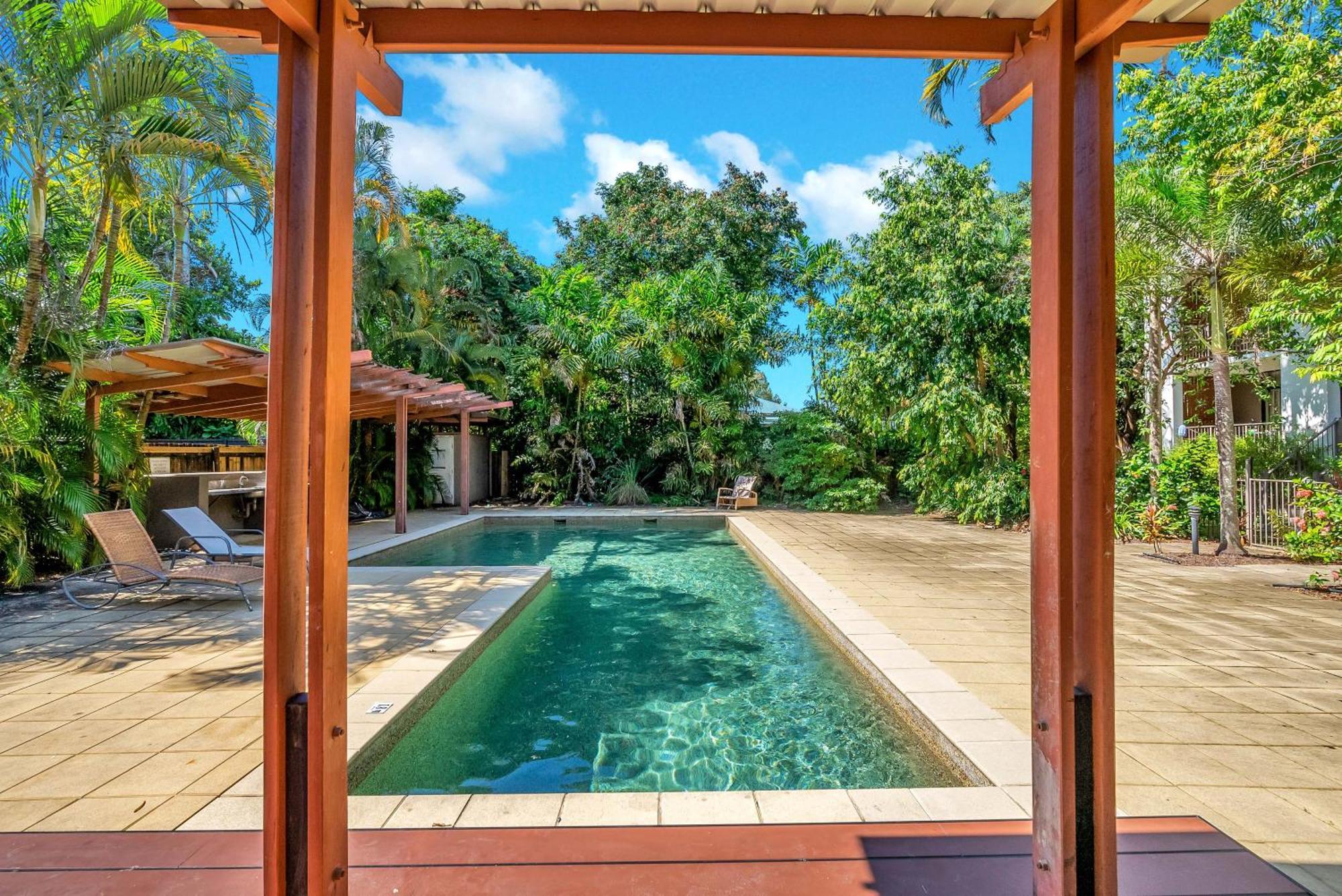 The Loft - Trendy Coastal Charm With Pool *