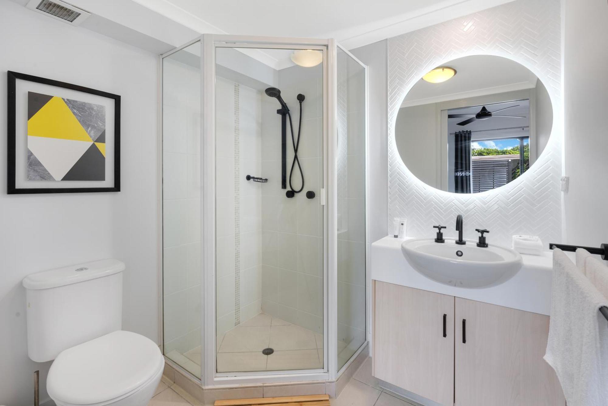 The Loft - Trendy Coastal Charm With Pool