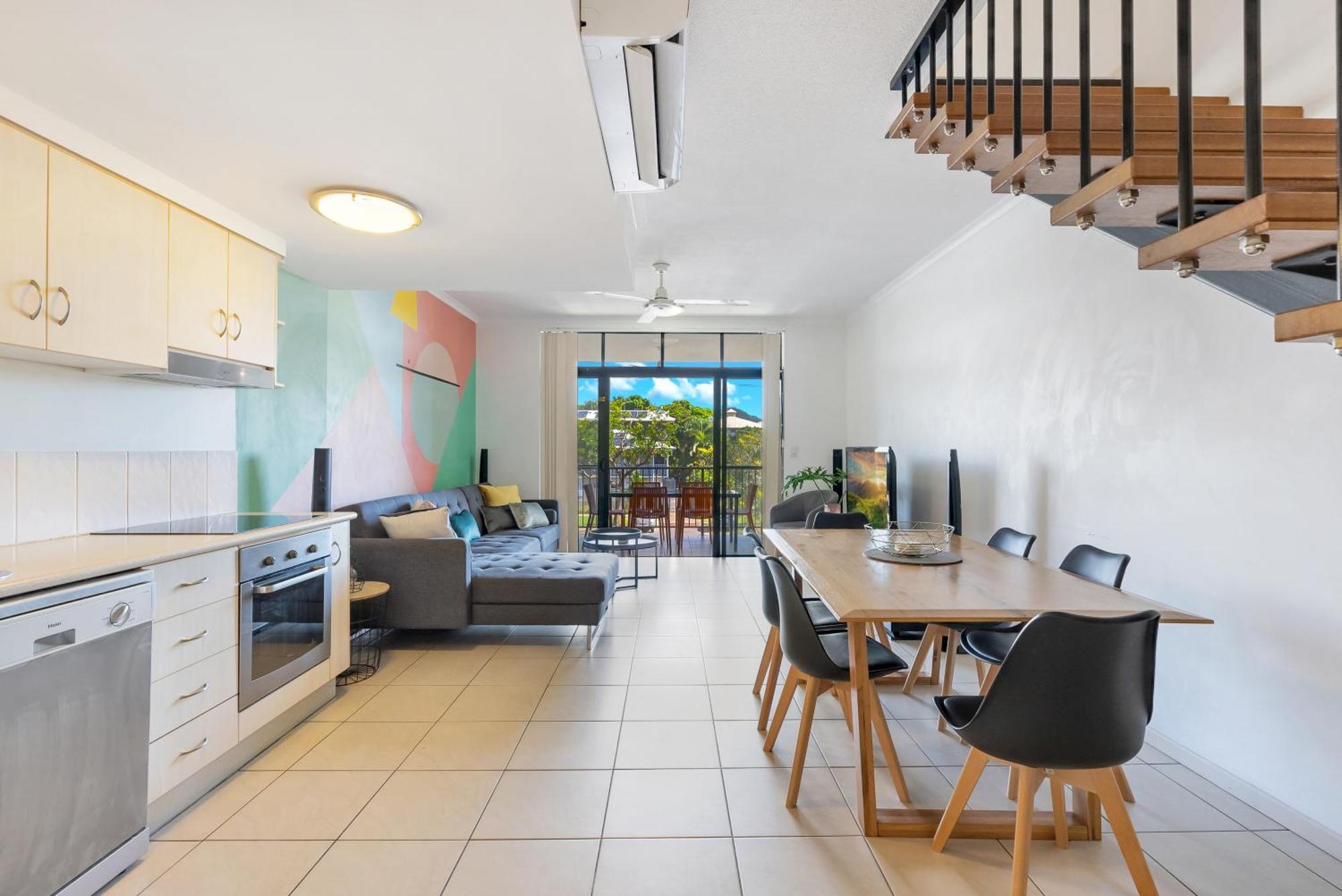 The Loft - Trendy Coastal Charm With Pool *