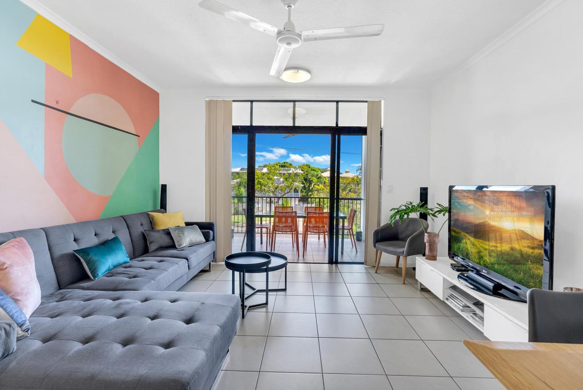 The Loft - Trendy Coastal Charm With Pool *