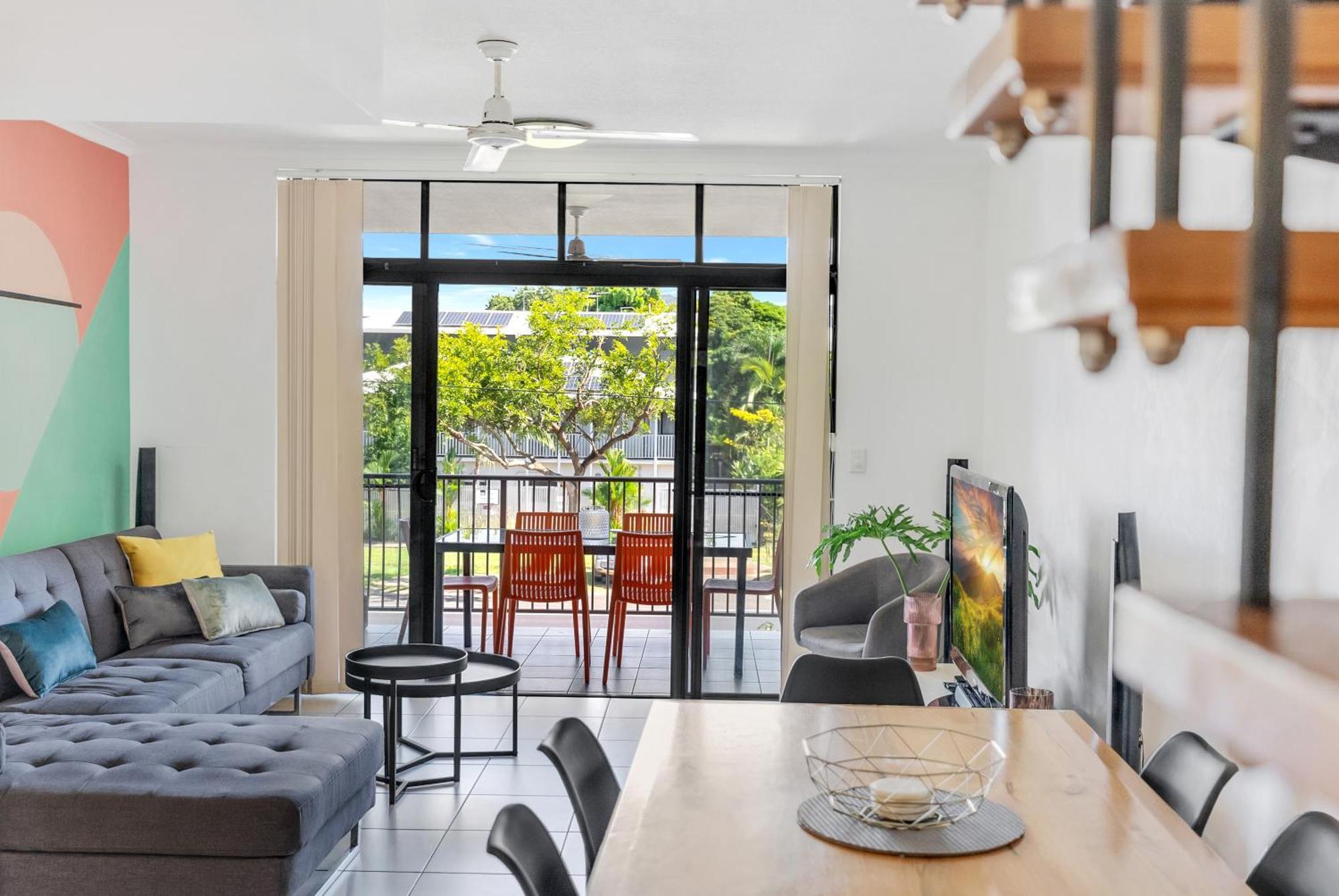 The Loft - Trendy Coastal Charm With Pool