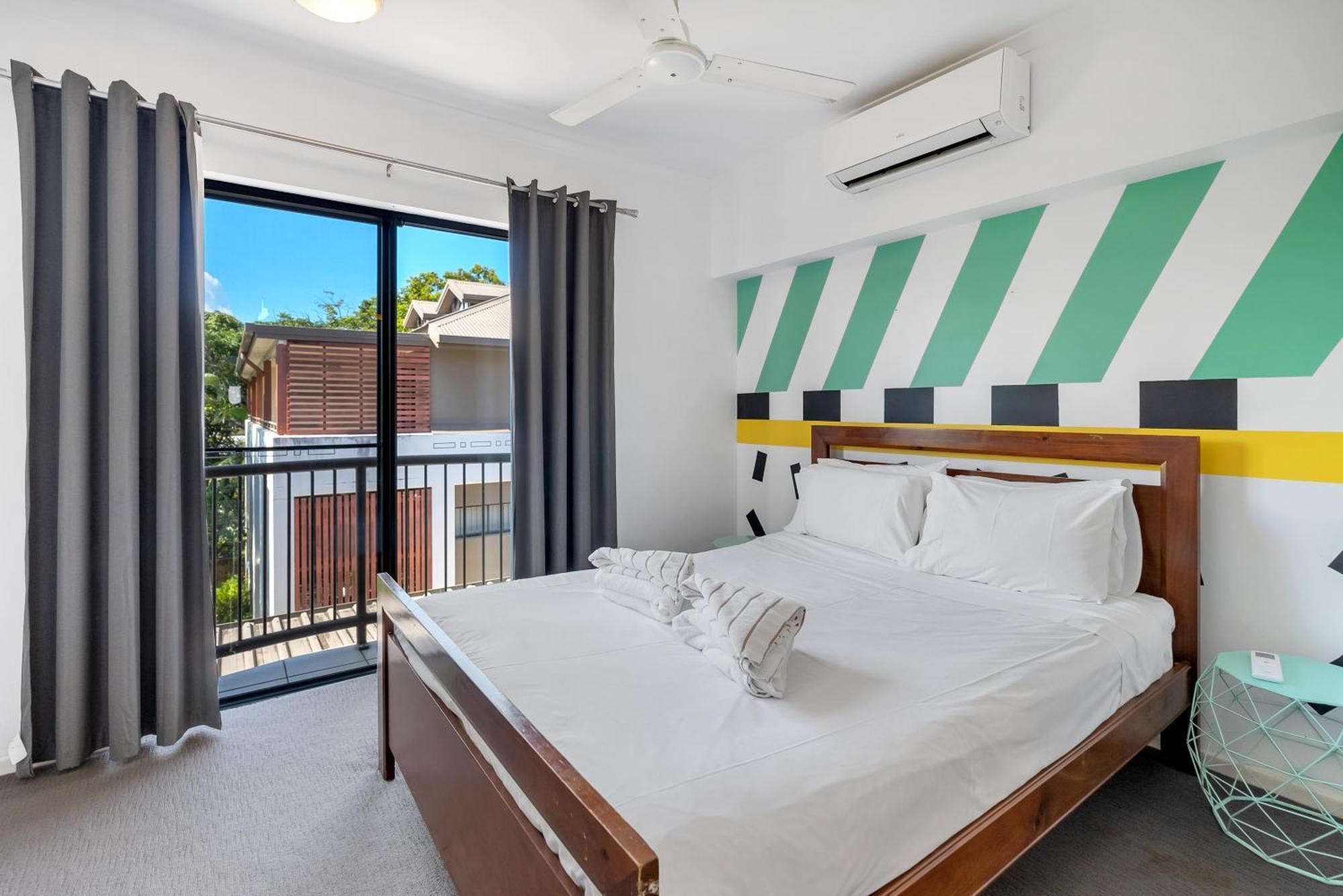 The Loft - Trendy Coastal Charm With Pool